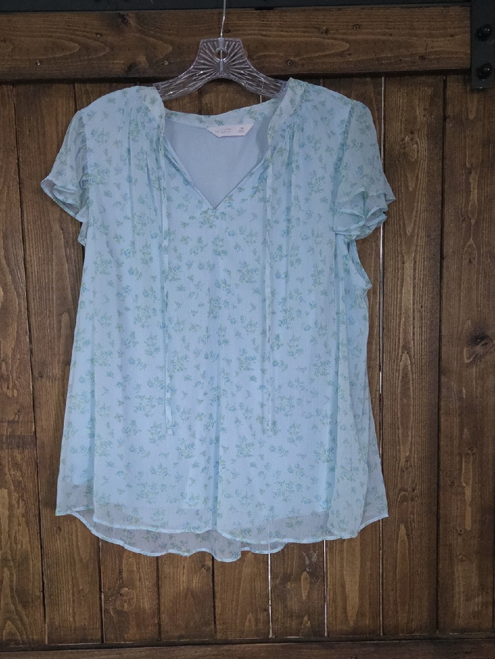LC Lauren Conrad Light Blue Floral V-Neck Flutter Sleeve Blouse